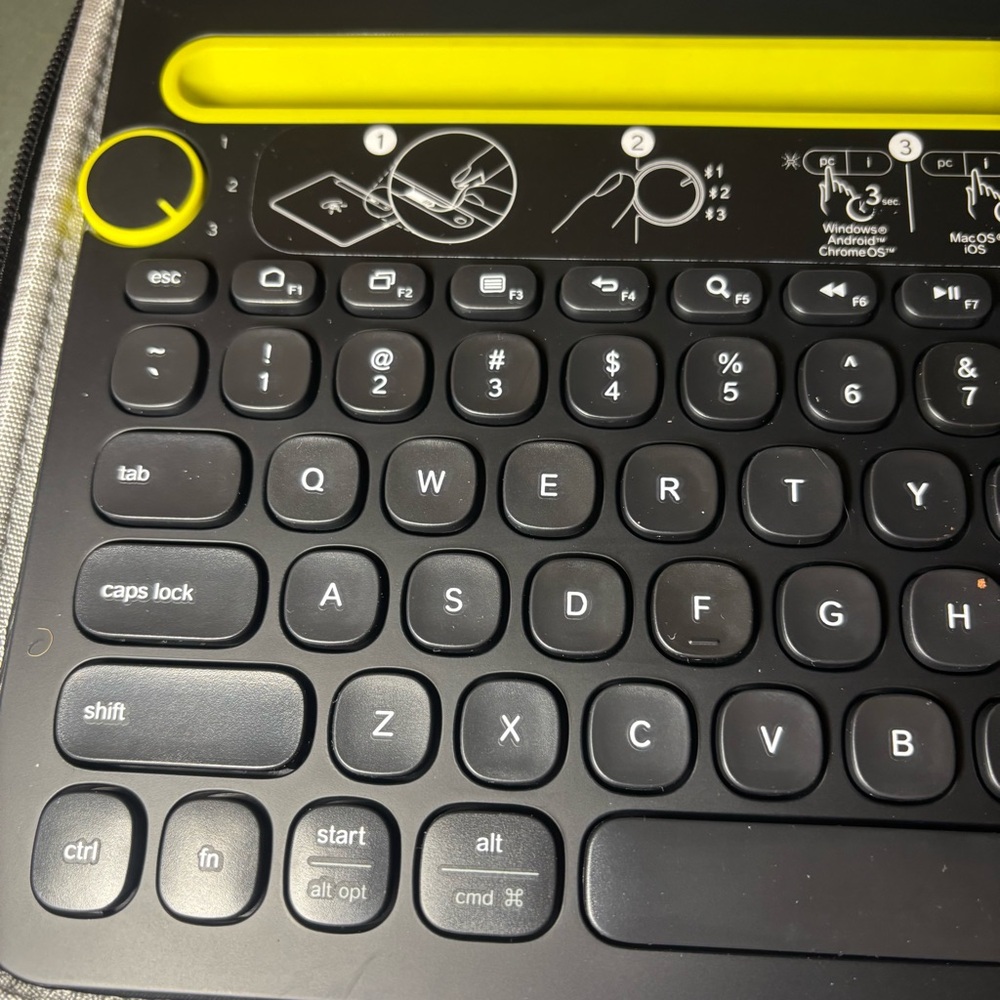 Logitech K480 Black Keyboard with Tablet Holder & Case - Picture 3 of 8
